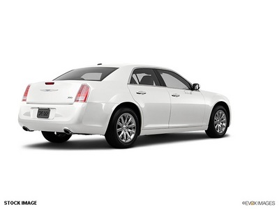 chrysler 300 2012 sedan gasoline 6 cylinders rear wheel drive not specified 33912