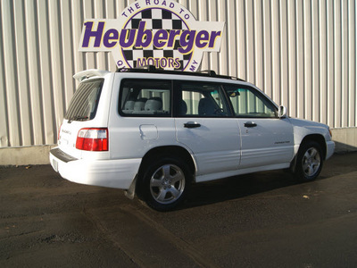 subaru forester 2001 white suv s gasoline 4 cylinders all whee drive 5 speed manual 80905