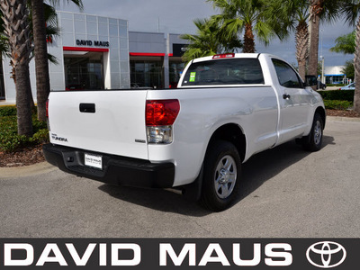 toyota tundra 2011 white gasoline 6 cylinders 2 wheel drive automatic 32771