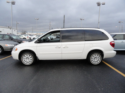chrysler town country 2005 white van lx gasoline 6 cylinders front wheel drive automatic 60915