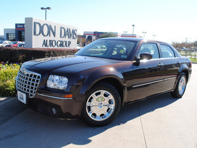 chrysler 300 2005 black sedan limited gasoline 6 cylinders rear wheel drive automatic 76018