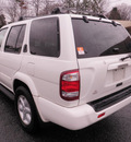 nissan pathfinder 2001 white suv le gasoline 6 cylinders rear wheel drive automatic 28217