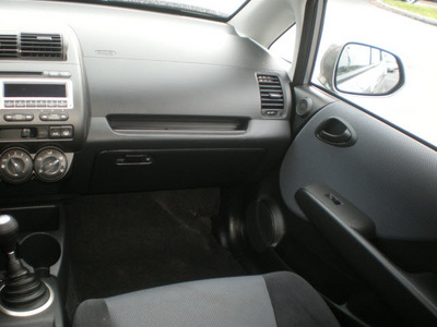 honda fit 2008 gray hatchback sport gasoline 4 cylinders front wheel drive 5 speed manual 13502