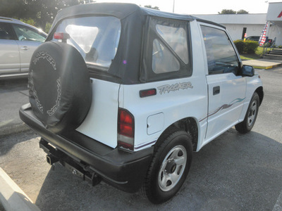 chevrolet tracker 1998 white suv gasoline 4 cylinders rear wheel drive 5 speed manual 34474