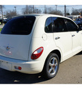 chrysler pt cruiser 2006 off white wagon gasoline 4 cylinders front wheel drive 5 speed manual 47172