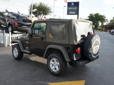 jeep wrangler 2006 black suv x gasoline 6 cylinders 4 wheel drive 6 speed manual 33021