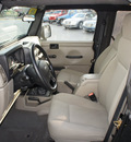 jeep wrangler 2006 black suv x gasoline 6 cylinders 4 wheel drive 6 speed manual 33021