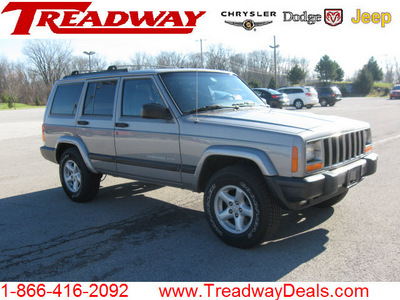 jeep cherokee 2001 silver suv sport gasoline 6 cylinders 4 wheel drive automatic with overdrive 45840