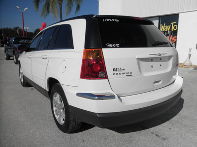 chrysler pacifica 2005 white suv touring gasoline 6 cylinders all whee drive automatic 34731