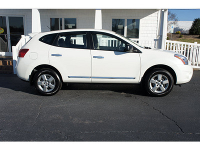 nissan rogue 2011 white s gasoline 4 cylinders all whee drive automatic 28677