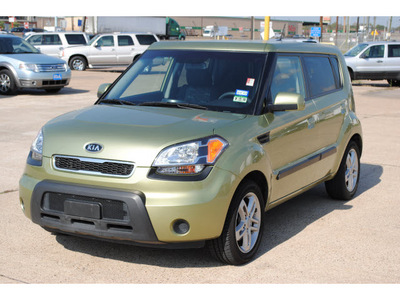 kia soul 2010 green hatchback gasoline 4 cylinders front wheel drive automatic with overdrive 77037