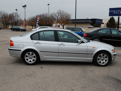 bmw 3 series 2003 titanium silver sedan 325i gasoline 6 cylinders rear wheel drive automatic 67210