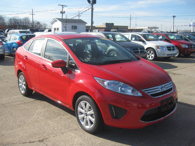 ford fiesta 2012 red sedan se gasoline 4 cylinders 6 speed automatic 62863
