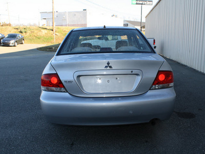 mitsubishi lancer 2004 silver sedan es gasoline 4 cylinders front wheel drive automatic 27215