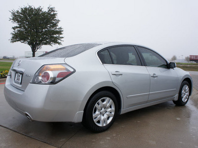 nissan altima 2010 silver sedan 2 5 s gasoline 4 cylinders front wheel drive automatic 76018