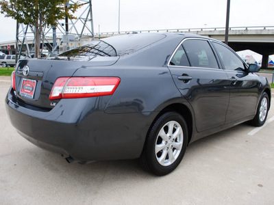 toyota camry 2011 gray sedan le gasoline 4 cylinders front wheel drive automatic 75228