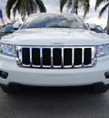jeep grand cherokee 2011 white suv laredo gasoline 6 cylinders 2 wheel drive automatic 33157