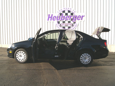 volkswagen jetta 2005 black sedan tdi diesel 4 cylinders front wheel drive 5 speed manual 80905