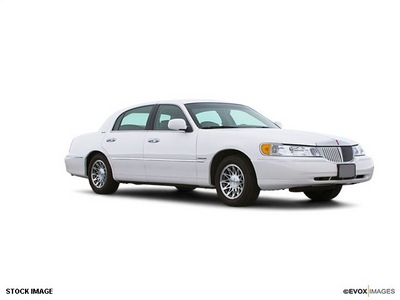 lincoln town car 2001 sedan signature gasoline 8 cylinders rear wheel drive 4 speed automatic 77388