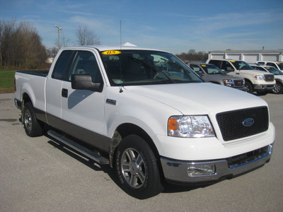 ford f 150 2005 white xlt gasoline 8 cylinders rear wheel drive automatic with overdrive 62863