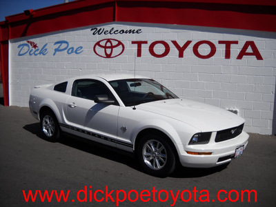 ford mustang 2009 white coupe gasoline 6 cylinders rear wheel drive standard 79925