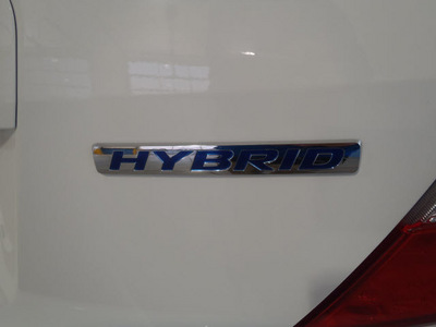 honda civic 2012 white sedan hybrid hybrid 4 cylinders front wheel drive automatic 28557