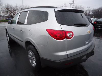 chevrolet traverse 2012 silver ls gasoline 6 cylinders front wheel drive automatic 60007
