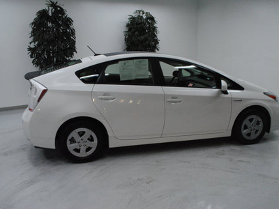 toyota prius 2011 white iii hybrid 4 cylinders front wheel drive automatic 91731