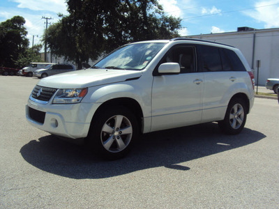 suzuki grand vitara 2009 white suv gasoline 4 cylinders front wheel drive automatic 32901