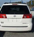 toyota sienna 2009 white van le 8 passenger gasoline 6 cylinders front wheel drive automatic 27569