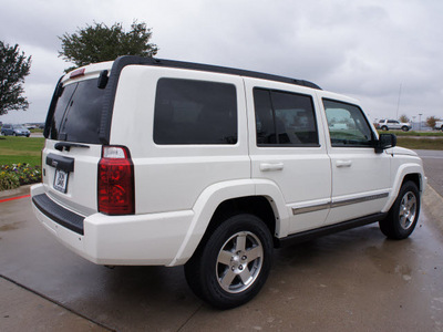 jeep commander 2010 white suv sport gasoline 6 cylinders 2 wheel drive automatic 76018