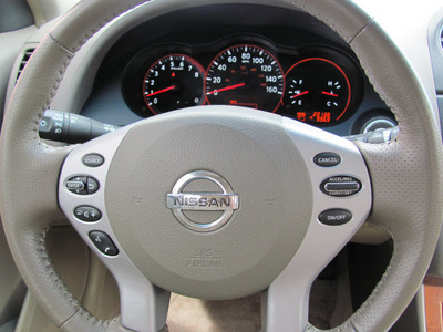 nissan altima 2009 white sedan sl gasoline 4 cylinders front wheel drive automatic 33884