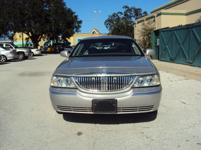 lincoln town car 2003 silver sedan congressional gasoline 8 cylinders sohc rear wheel drive automatic 32901