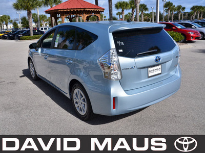 toyota prius 2012 silver wagon v hybrid 4 cylinders front wheel drive automatic 32771