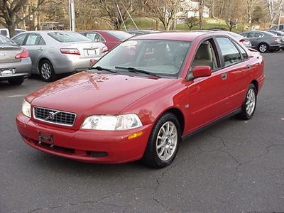volvo s40 2004 red sedan gasoline 4 cylinders front wheel drive automatic 06019