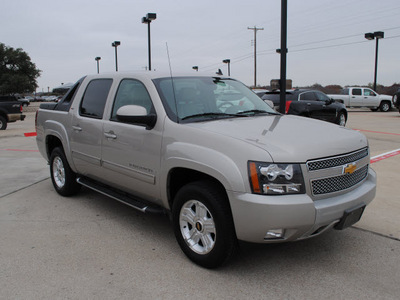 chevrolet avalanche 2009 silver suv z71 flex fuel 8 cylinders 4 wheel drive automatic 76087