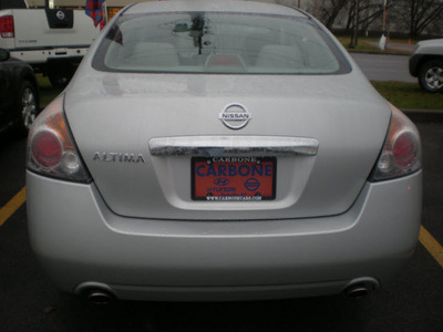 nissan altima 2011 silver sedan gasoline 4 cylinders front wheel drive automatic 13502