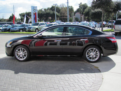 nissan maxima 2010 crimson black sedan sv gasoline 6 cylinders front wheel drive automatic 33884