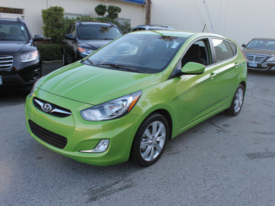hyundai accent 2012 lt  green hatchback se gasoline 4 cylinders front wheel drive automatic 94010