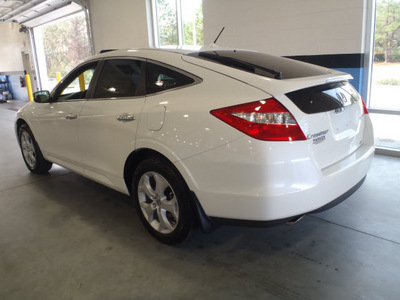 honda crosstour 2012 white ex gasoline 6 cylinders front wheel drive automatic 28557