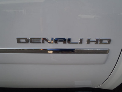 gmc sierra 2500hd 2012 white denali diesel 8 cylinders 4 wheel drive automatic with overdrive 28557