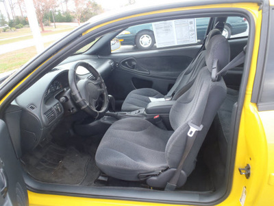chevrolet cavalier 2004 yellow coupe ls sport gasoline 4 cylinders front wheel drive automatic 28557