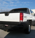 chevrolet avalanche z66 2003 white suv 1500 gasoline 8 cylinders rear wheel drive automatic 45840