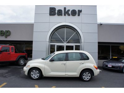 chrysler pt cruiser 2004 white wagon gasoline 4 cylinders front wheel drive 5 speed manual 08844