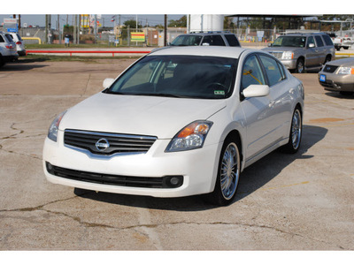 nissan altima 2008 white sedan gasoline 4 cylinders front wheel drive automatic 77037