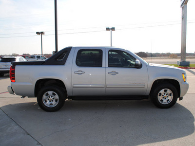 chevrolet avalanche 2010 silver suv lt flex fuel 8 cylinders 2 wheel drive automatic 76087