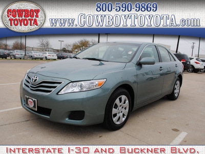 toyota camry 2011 green sedan le gasoline 4 cylinders front wheel drive automatic 75228