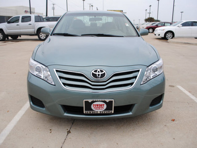 toyota camry 2011 green sedan le gasoline 4 cylinders front wheel drive automatic 75228