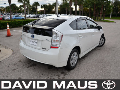 toyota prius 2010 white hybrid hybrid 4 cylinders front wheel drive automatic 32771