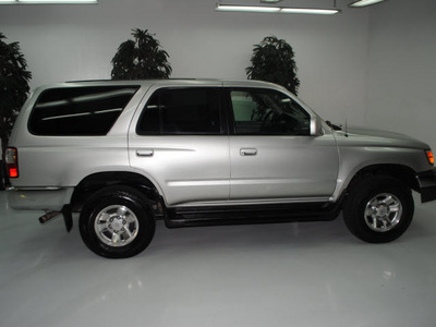 toyota 4runner 2001 silver suv sr5 gasoline 6 cylinders dohc rear wheel drive automatic 91731